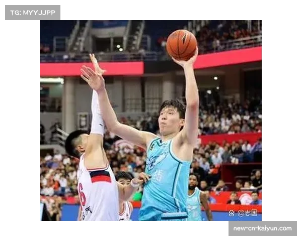 青岛男篮杨瀚森遭遇包夹困境 弧顶组织策应优势在肉搏战中被削弱